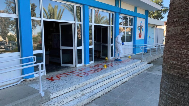 Взрыв бомбы в начальной школе Лимассола, поджог в начальной школе Никосии
