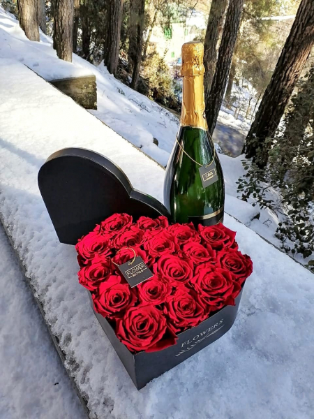 
Flower Boutique & Cava: роскошные подарки к 14 февраля
