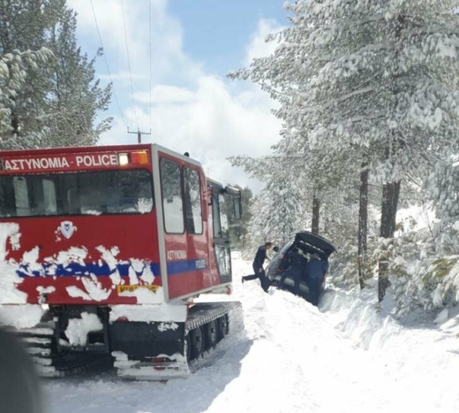 Более 10 водителей застряли в снегу в Троодосе