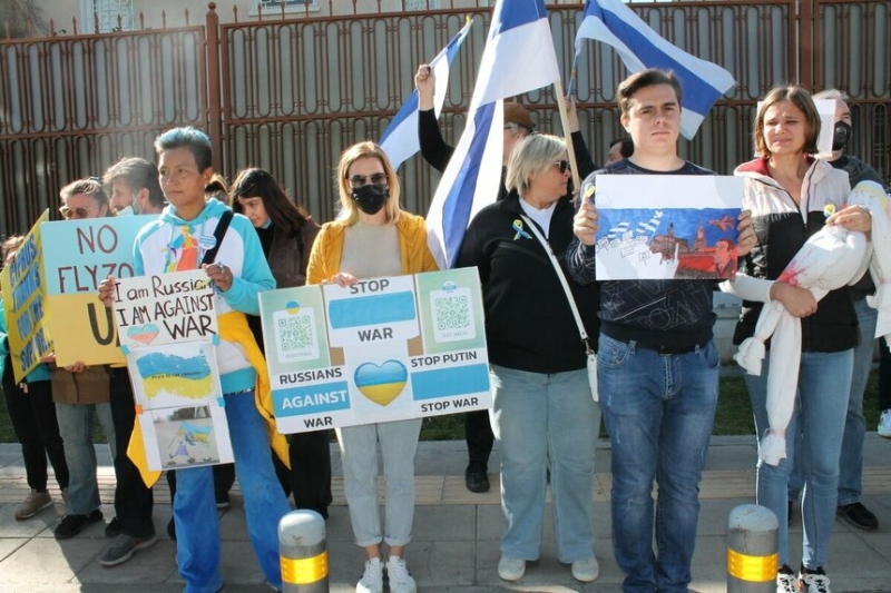 У здания посольства РФ в Никосии прошла массовая акция протеста