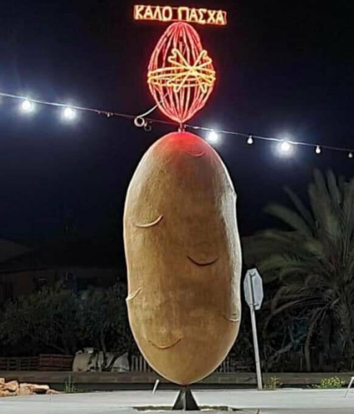 Большая картошка из Ксилофагу наряжена к Пасхе