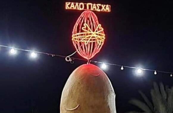 Большая картошка из Ксилофагу наряжена к Пасхе