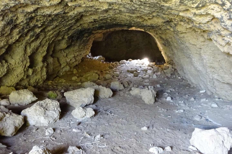 
Пещеры в Акротири и Вуни: раннехристианское наследие
