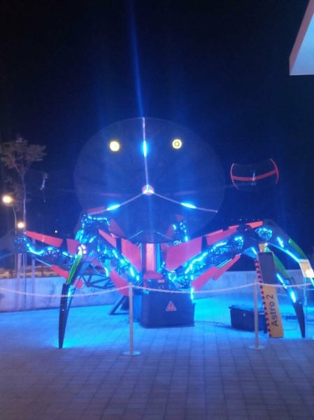 В Никосии в Neo Plaza установили одного из самых больших образовательных роботов в мире