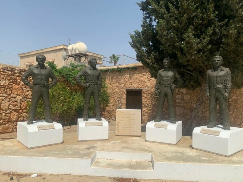 Мемориал-музей «кипрской четверки» ЭОКА в Лиопетри и памятник многодетной матери