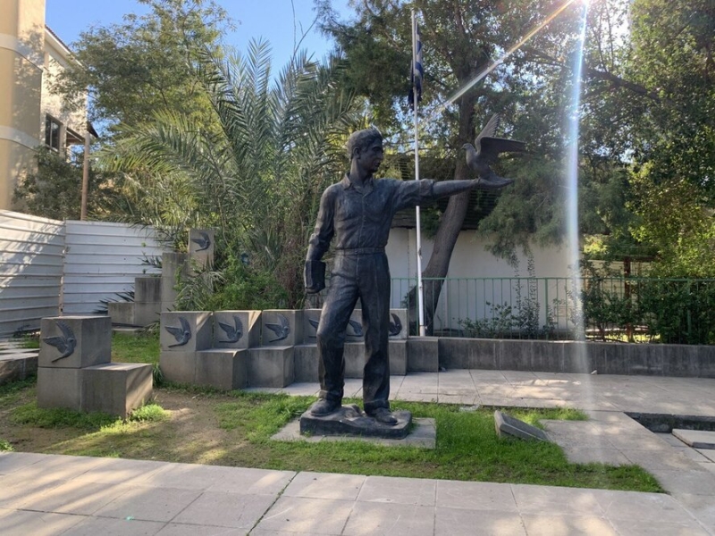 Монумент герою ЭОКА Яковосу Пататсосу в Никосии