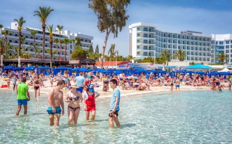 
В августе Кипр принял почти полмиллиона туристов
