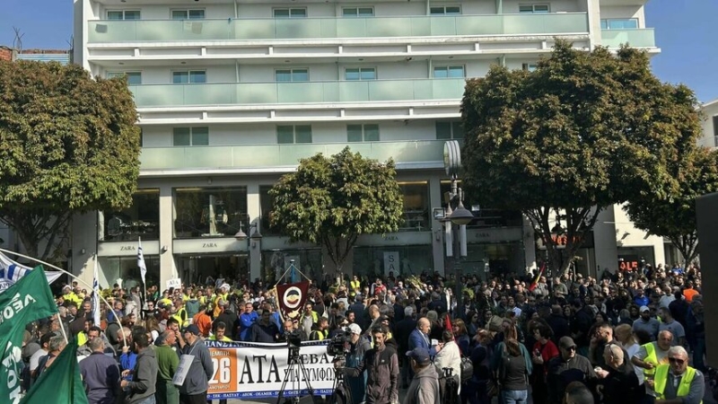 Сразу в нескольких городах Кипра прошла всеобщая забастовка