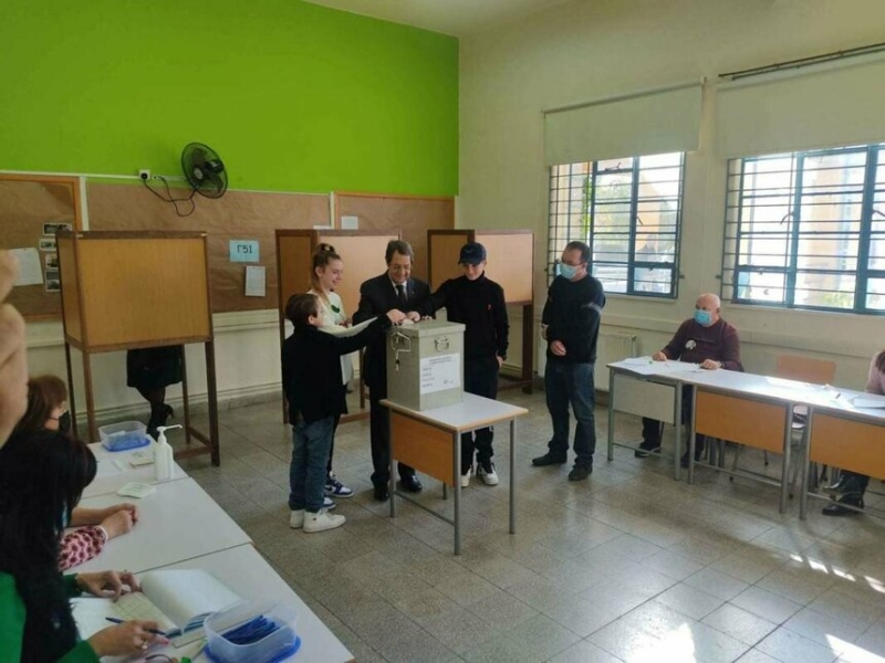 Уходящий президент Анастасиадис проголосовал в Лимассоле