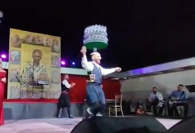 Кипрский танцор поставил новый мировой рекорд в танце со стаканами