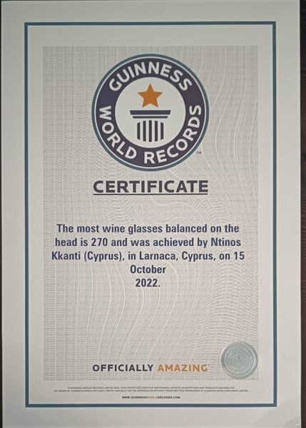 Кипрский танцор поставил новый мировой рекорд в танце со стаканами