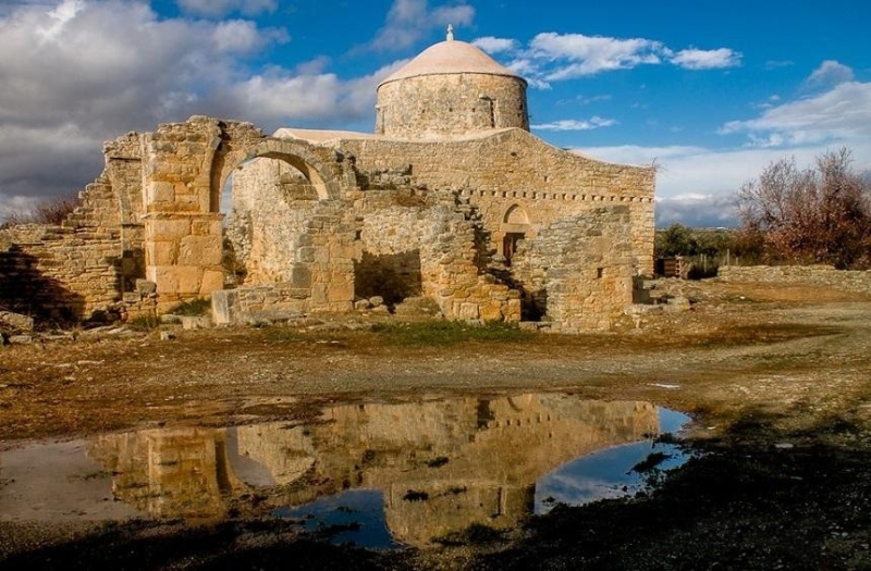 Монастырь Святого Креста в кипрской деревне Аногира 