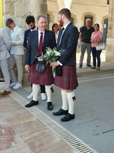 В Ларнаке прошла свадьба в шотландском стиле