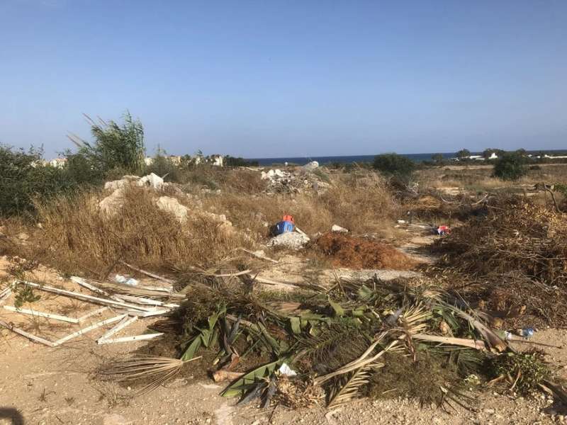 ﻿Пляж Лиопетри превратился в свалку для мусора