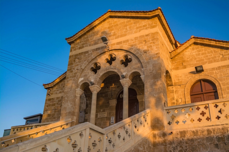Храм Панагия Теоскепасти - православная византийская церковь, построенная в нескольких метрах от моря в Пафосе
